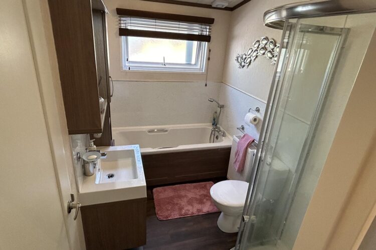 pemberton glendale platinum bathroom