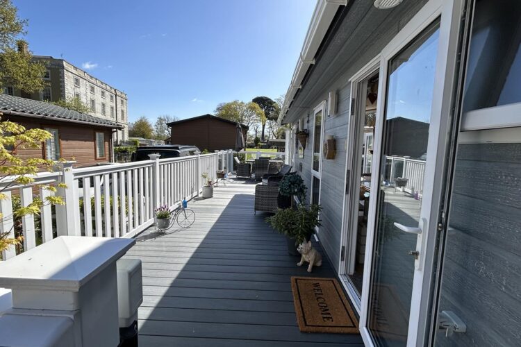 pemberton glendale platinum door onto veranda