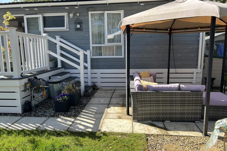 pemberton glendale platinum outside seating area