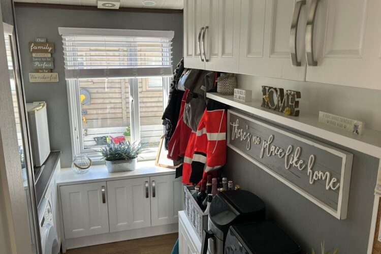 pemberton glendale platinum kitchen area