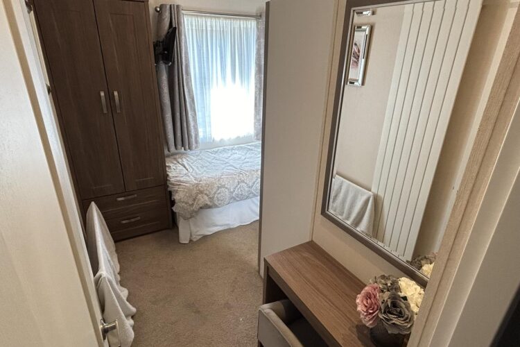 pemberton glendale platinum bedroom mirror