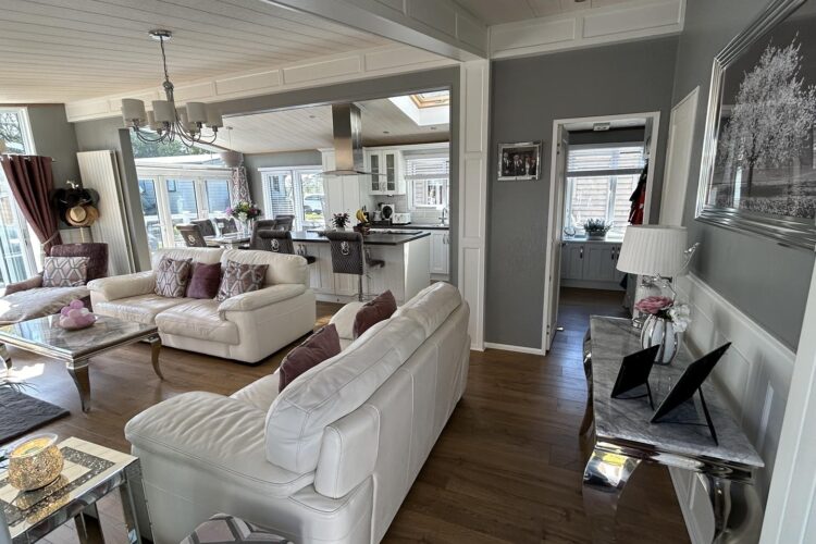 pemberton glendale platinum lounge area